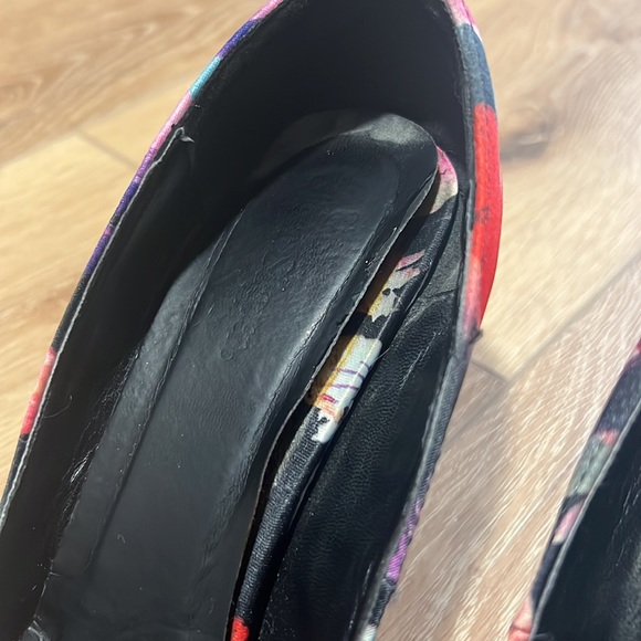 Floral Heels with Bow - Picture 3 of 7